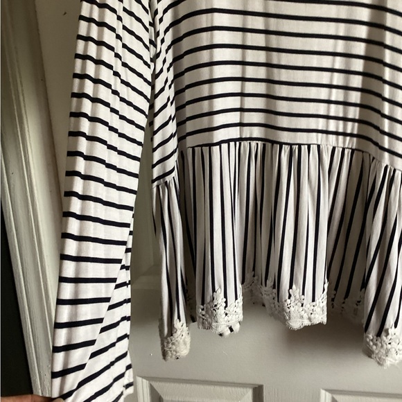 Suzanne Betro 2x navy and white striped slowly with lace detail on bottom - Picture 4 of 5